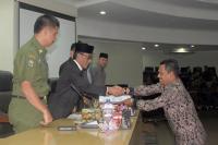 Galeri Foto Paripurna DPRD Kampar Penyampaian Laporan Reses Masa Sidang II Tahun 2015